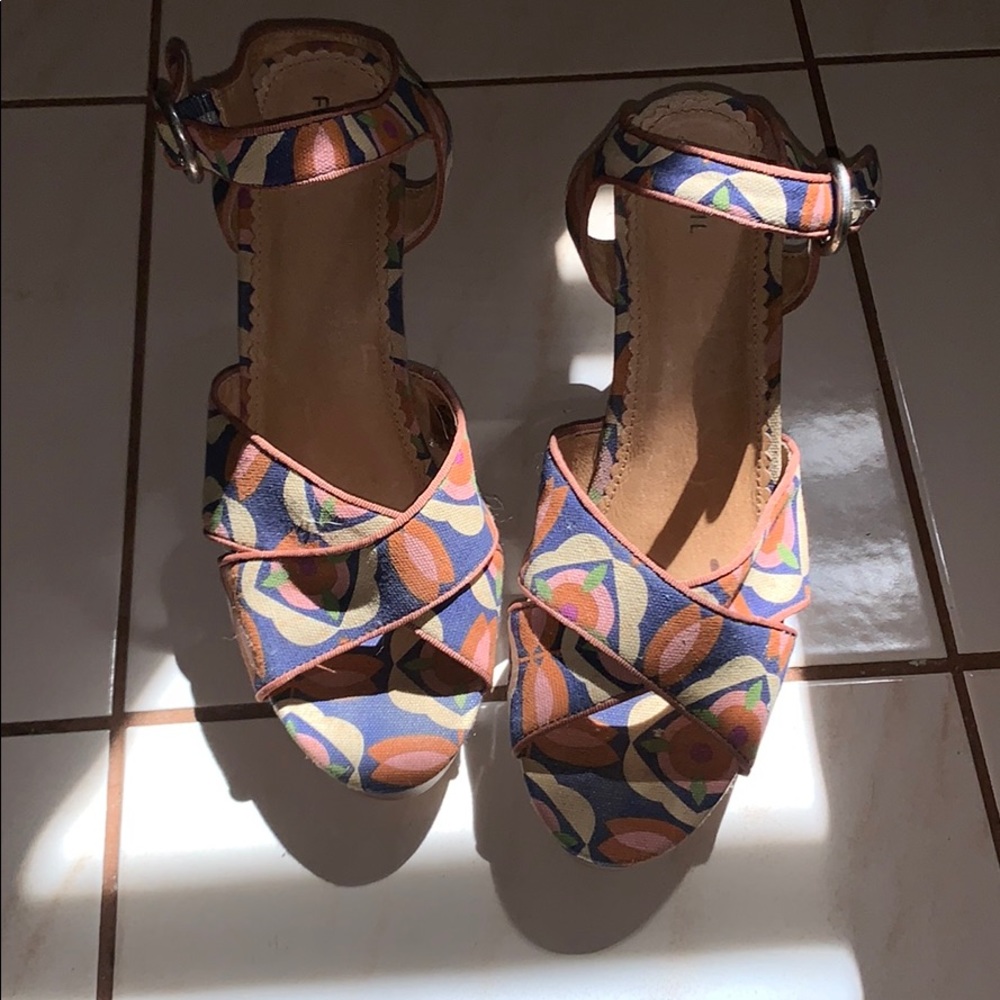 HEELS